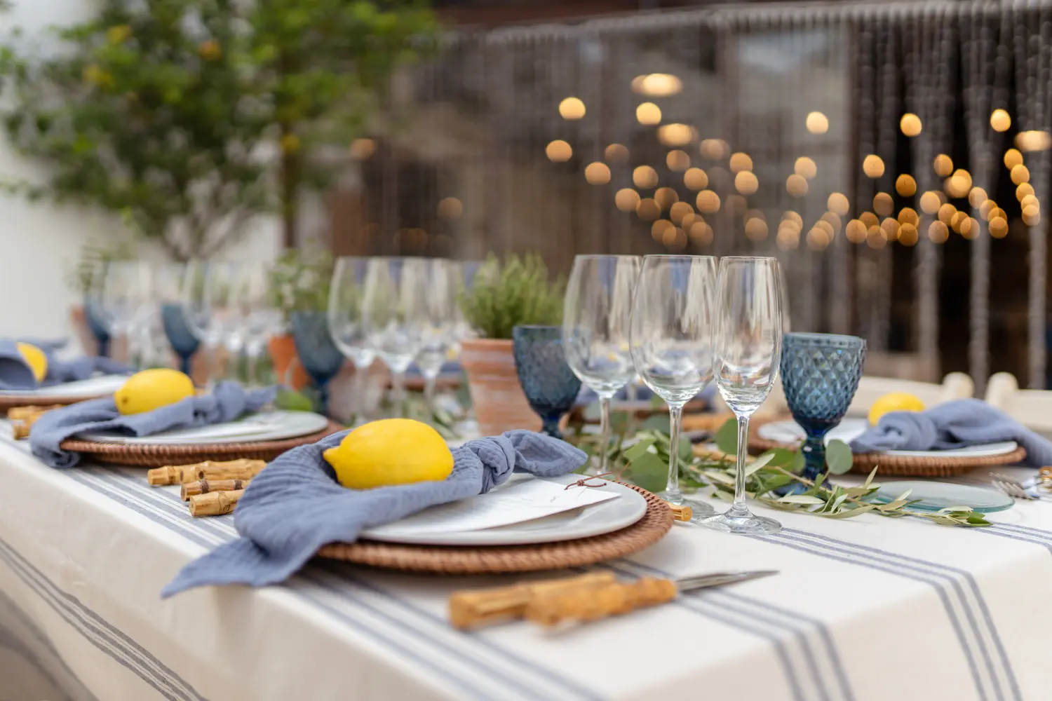 Copa de vino Ivento de Schott en mesa Marine